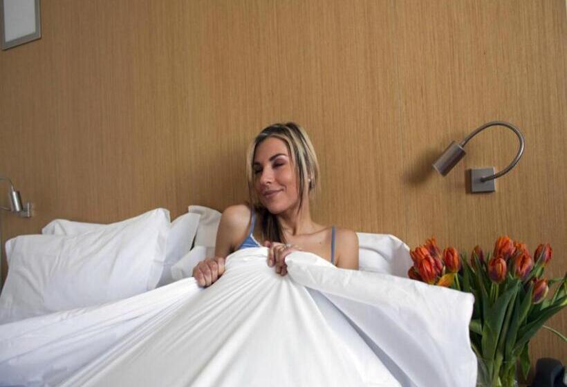 آپارتمان یک خوابه با دری مشترک که هال را جدا می کند., Mitico Hotel & Natural Spa