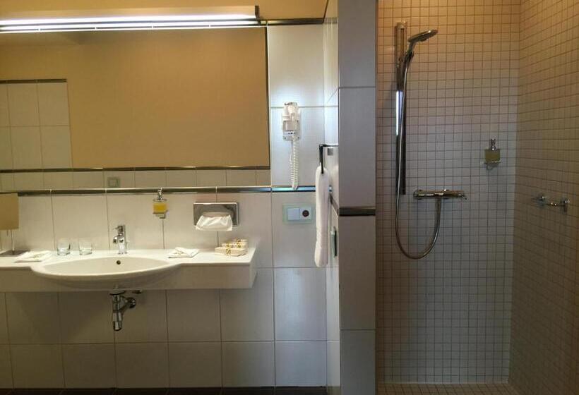 سوییت لوکس, Riga Islande Hotel With Free Parking