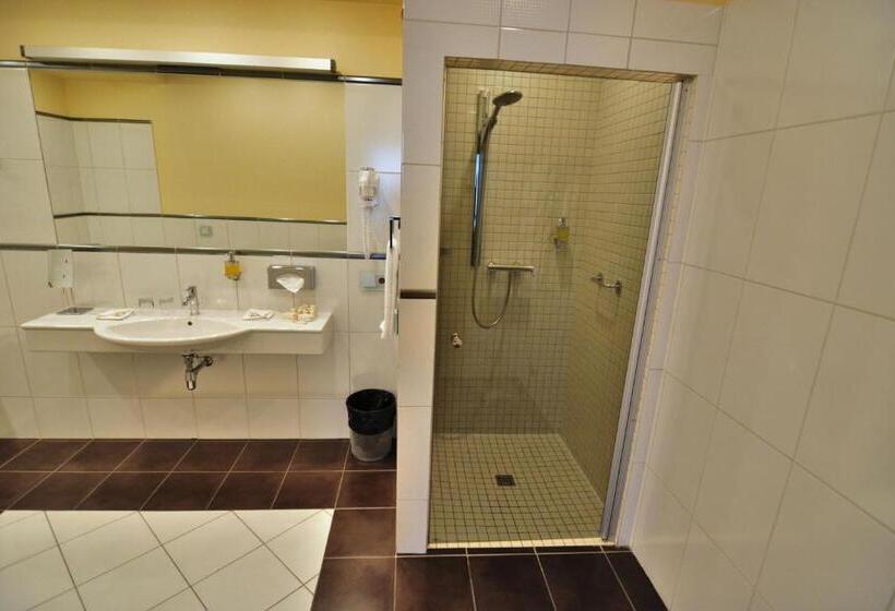 سوییت لوکس, Riga Islande Hotel With Free Parking