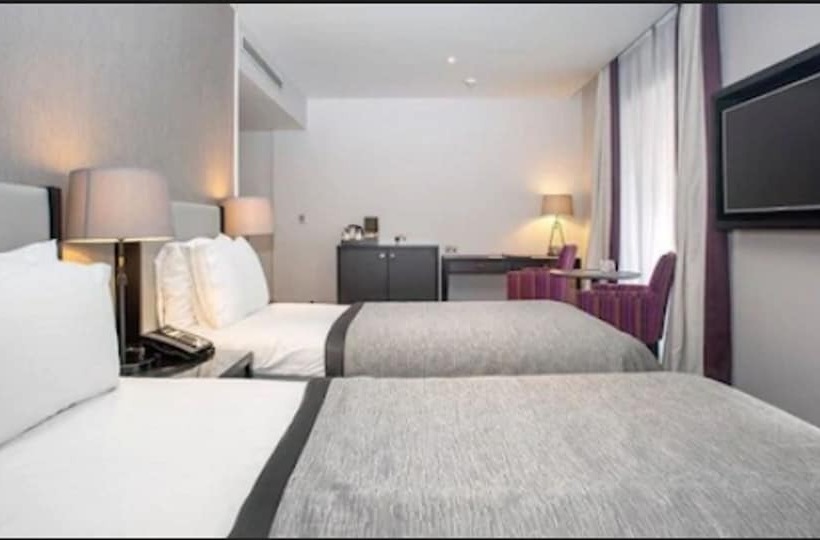 Номер Superior, Ten Hill Place