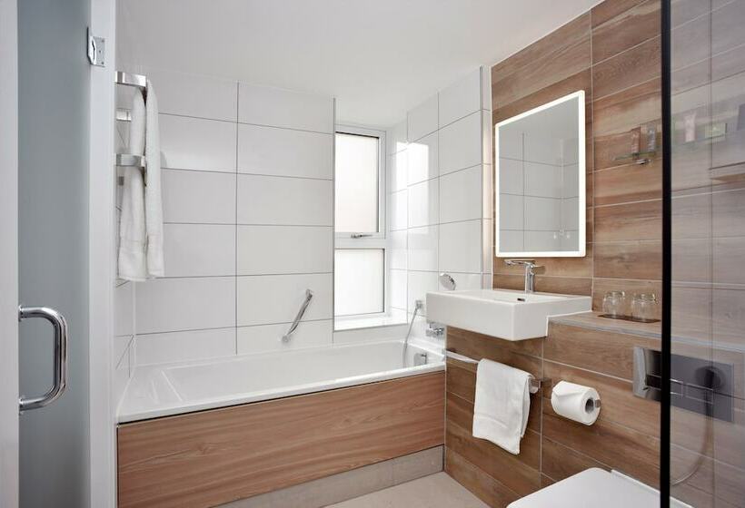 Номер Superior, Ten Hill Place