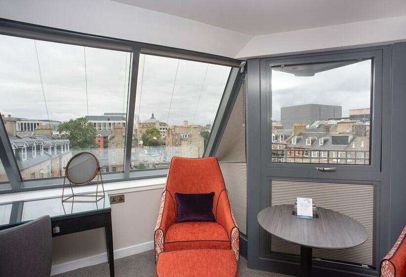 Полулюкс, Ten Hill Place