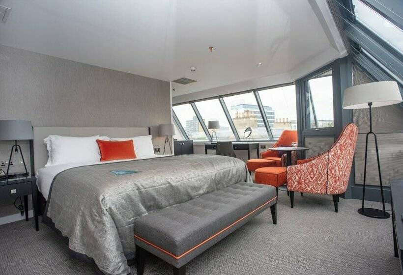 Полулюкс, Ten Hill Place