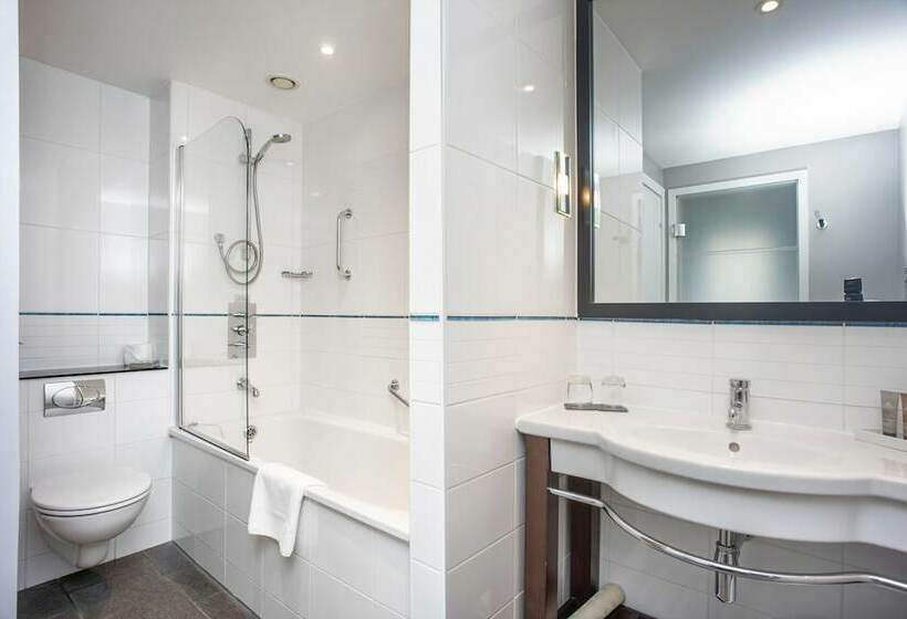 Полулюкс, Ten Hill Place