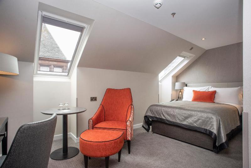 Номер Стандарт, Ten Hill Place