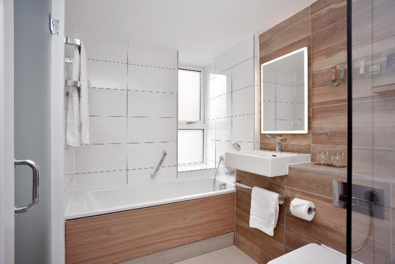 Номер Стандарт, Ten Hill Place