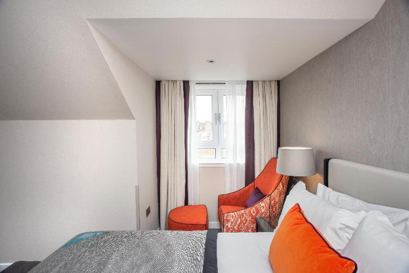 Номер Стандарт, Ten Hill Place