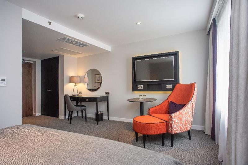 Номер Стандарт, Ten Hill Place