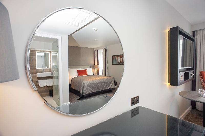 Номер Стандарт, Ten Hill Place