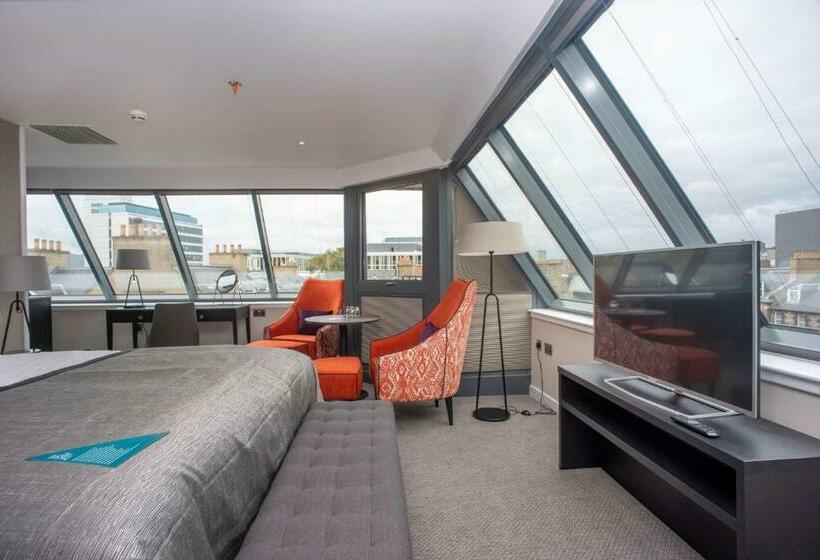 Полулюкс, Ten Hill Place