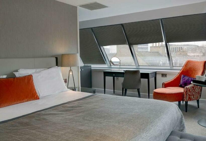 Полулюкс, Ten Hill Place