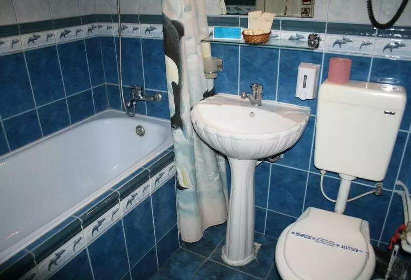 Standard Room, Triumph