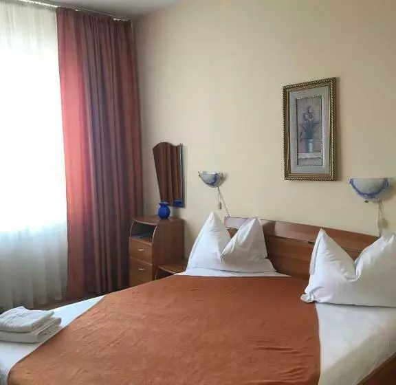 Standard Room, Triumph