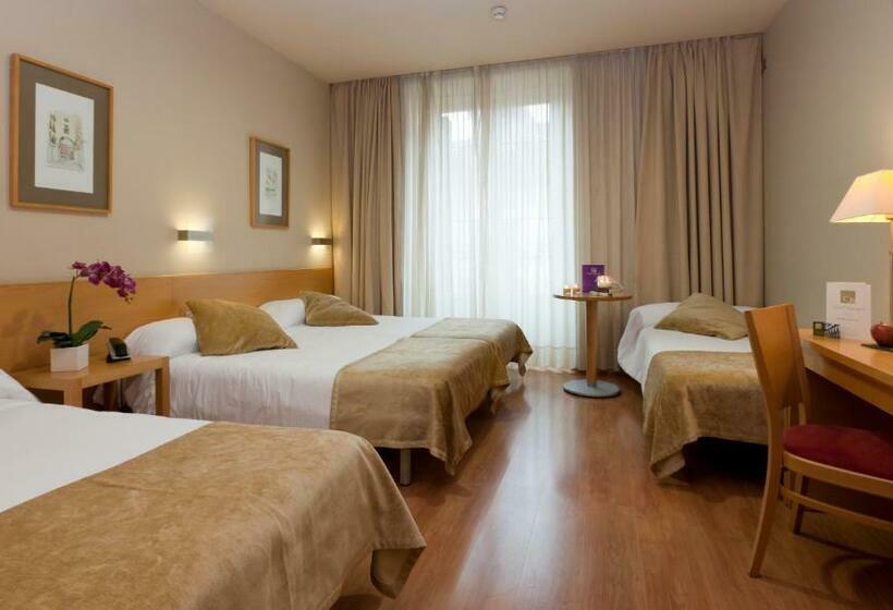 Habitación Triple Estándar, Victoria 4 Puerta Del Sol