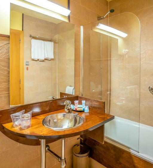 اتاق استاندارد سه نفره, Victoria 4 Puerta Del Sol