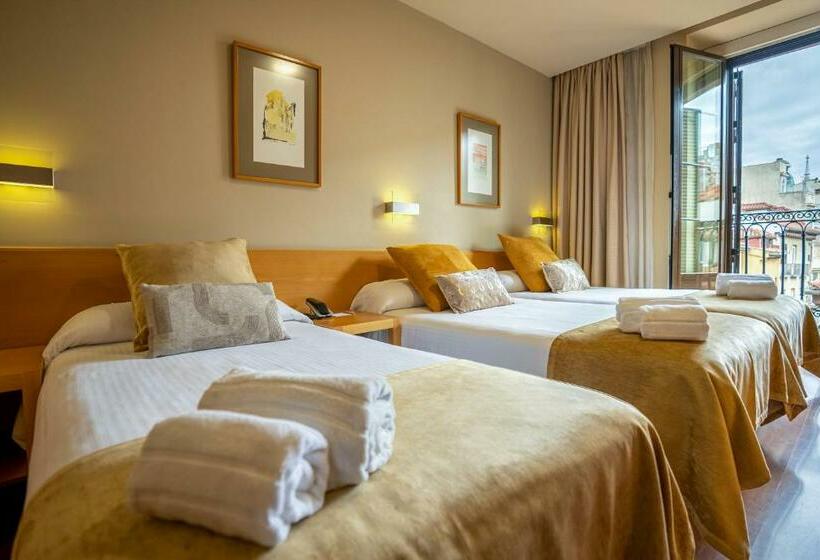 Habitación Triple Estándar, Victoria 4 Puerta Del Sol