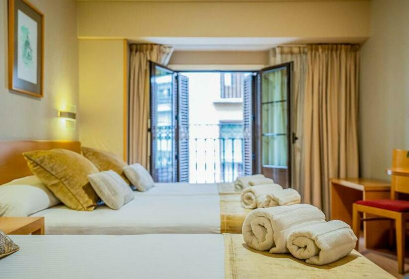 اتاق استاندارد سه نفره, Victoria 4 Puerta Del Sol