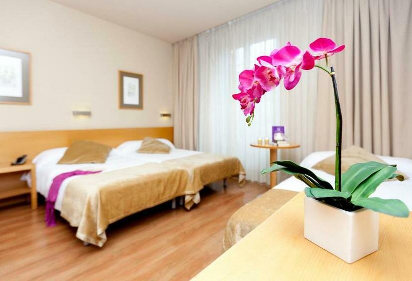 اتاق استاندارد سه نفره, Victoria 4 Puerta Del Sol