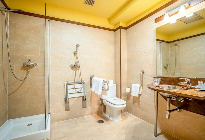 اتاق استاندارد سه نفره, Victoria 4 Puerta Del Sol