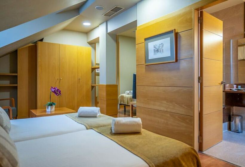 اتاق استاندارد سه نفره, Victoria 4 Puerta Del Sol