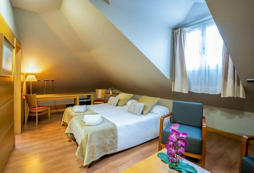 اتاق استاندارد سه نفره, Victoria 4 Puerta Del Sol