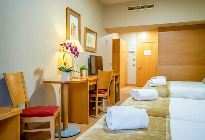 اتاق استاندارد سه نفره, Victoria 4 Puerta Del Sol