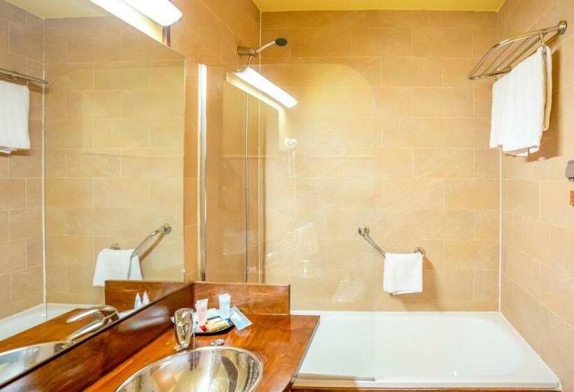 اتاق خانوادگی, Victoria 4 Puerta Del Sol