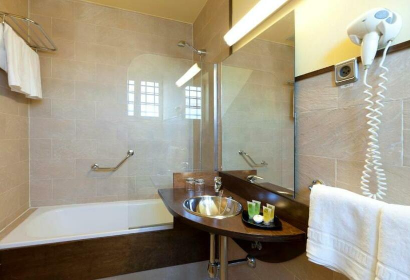 اتاق خانوادگی, Victoria 4 Puerta Del Sol