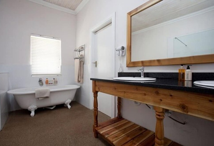 اتاق خانوادگی, Zuurberg Mountain Village