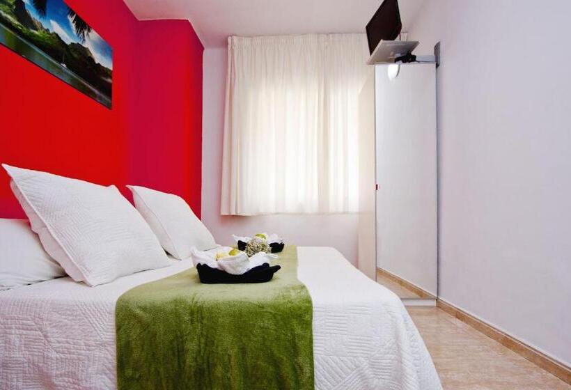 Номер Стандарт Вид на Город, Barcelona City North Hostal