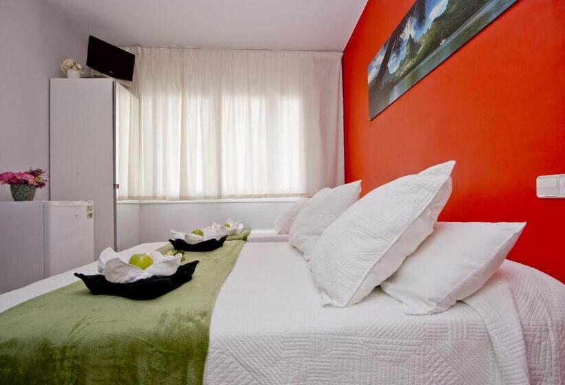 Номер Стандарт Вид на Город, Barcelona City North Hostal