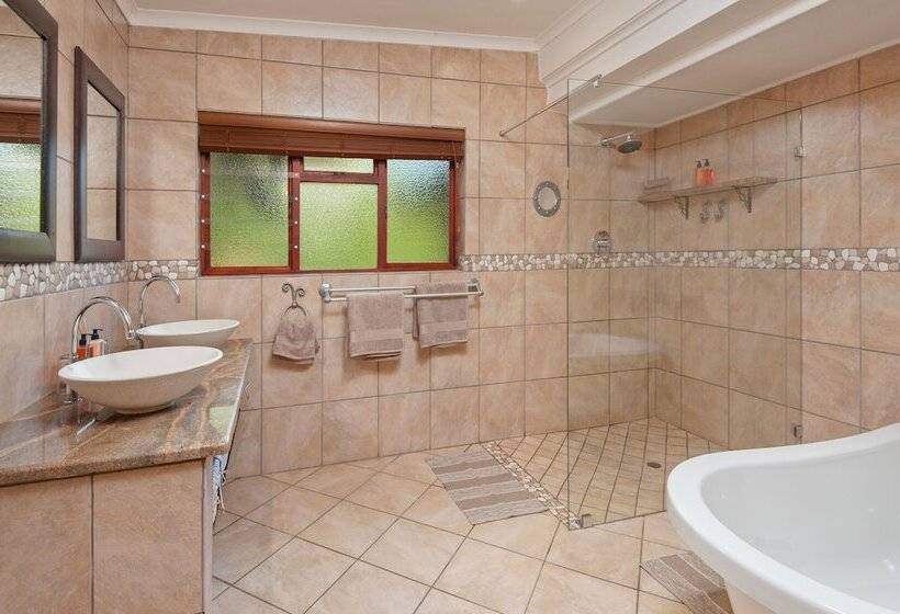 غرفة ديلوكس مزودة بشرفة, 18 On Kloof Guest House