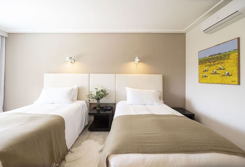 חדר אקזקיוטיב, Awa Boutique + Design