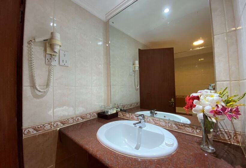 سوئیت اجرایی با چشم‌انداز دریا, Golden Tulip Dar Es Salaam