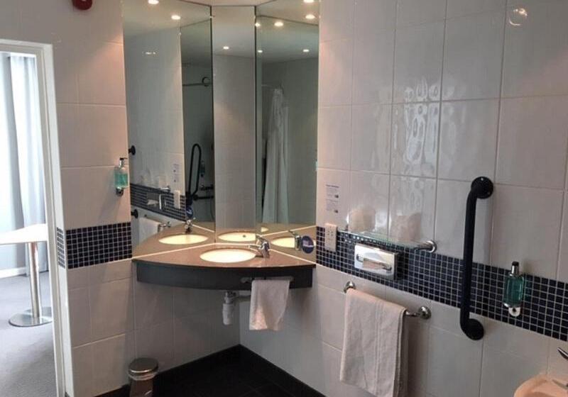 Номер Стандарт Адаптированный для Инвалидов, Holiday Inn Express Leeds City Centre   Armouries, An Ihg