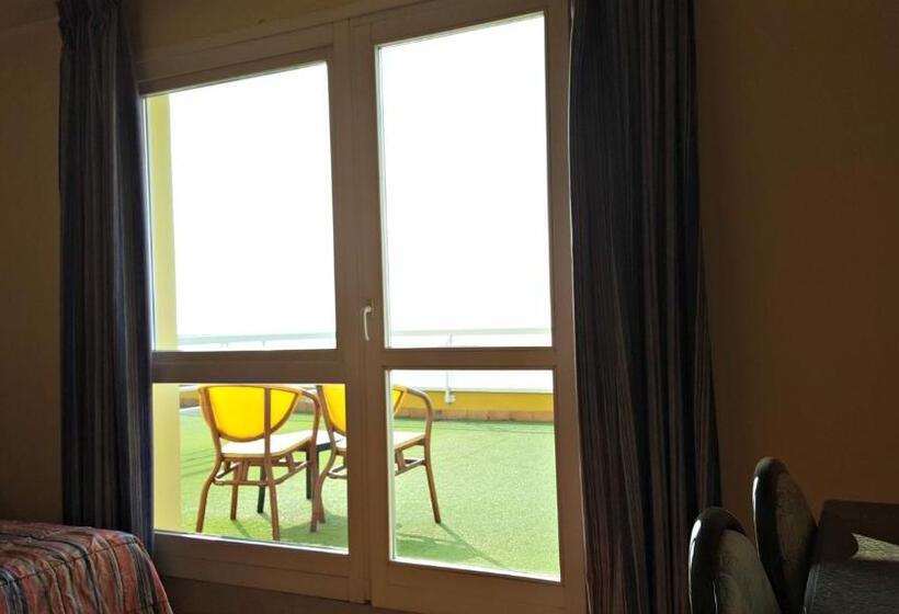 غرفة قياسية مطلّة علي البحيرة, Internazionale