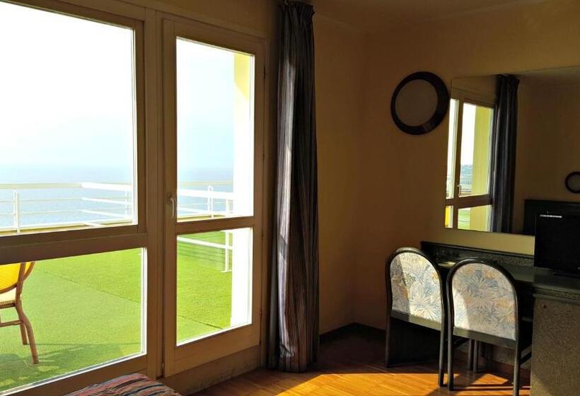 غرفة قياسية مطلّة علي البحيرة, Internazionale