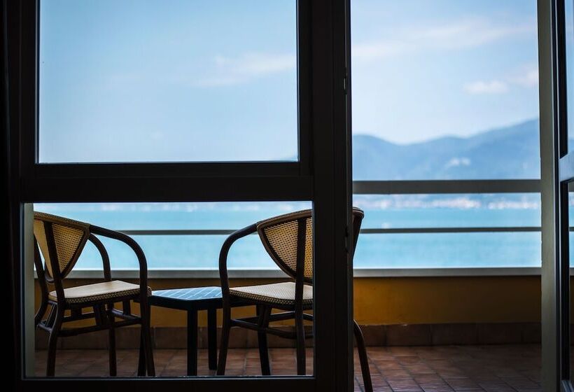 غرفة قياسية مطلّة علي البحيرة, Internazionale