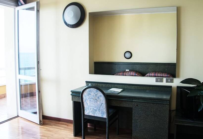 غرفة قياسية مطلّة علي البحيرة, Internazionale