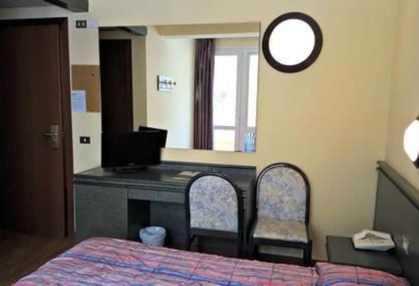 غرفة قياسية مطلّة علي البحيرة, Internazionale