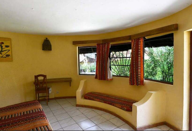 اتاق استاندارد سه نفره, Keur Saloum