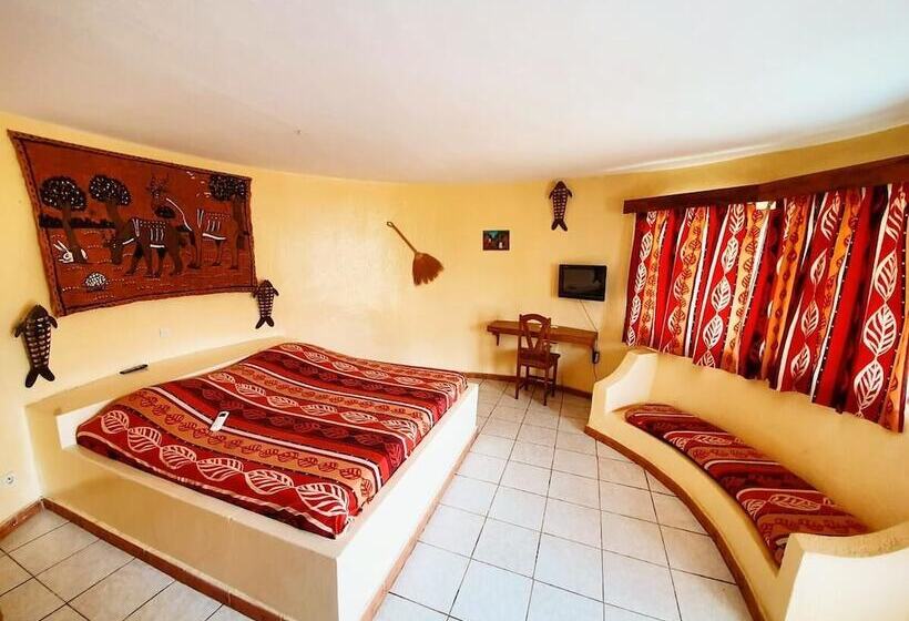 اتاق استاندارد سه نفره, Keur Saloum