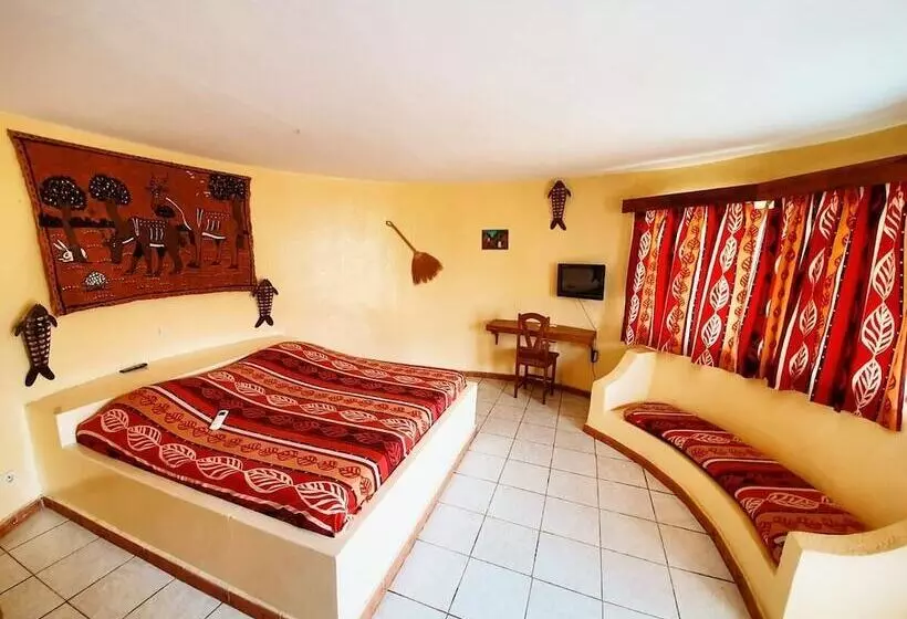 اتاق استاندارد سه نفره, Keur Saloum