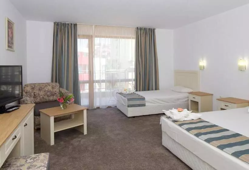 Deluxe Family Room
