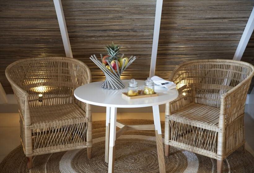 جناح جونيور مطلّ علي البحر, Preskil Island Resort