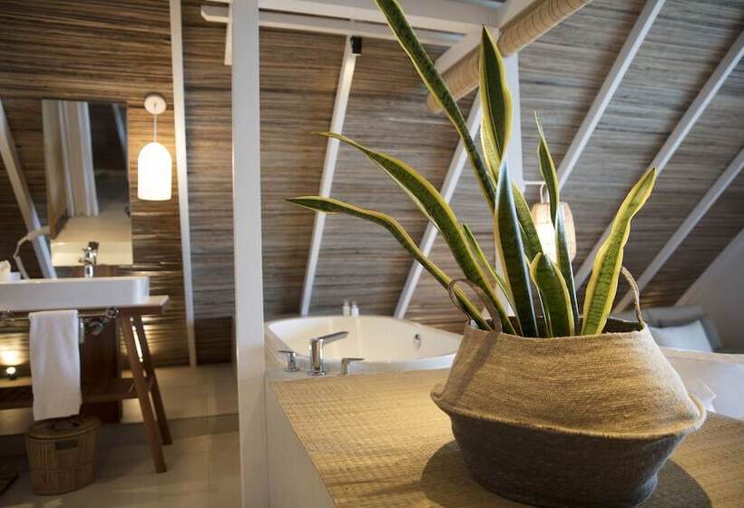 جناح جونيور مطلّ علي البحر, Preskil Island Resort