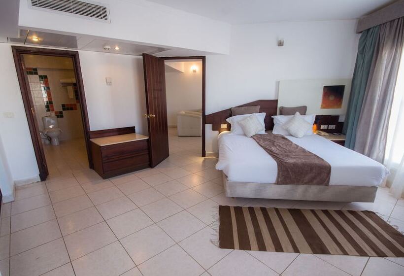 اتاق خانوادگی, Sharming Inn