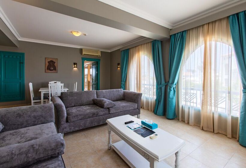 سوییت جونیور, Sunrise Garden Beach Resort