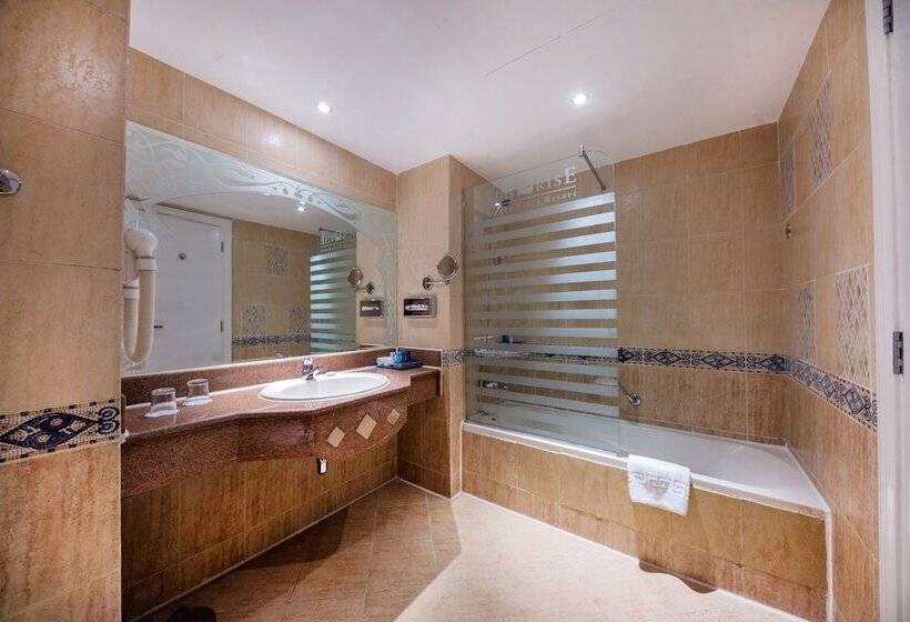 اتاق لوکس, Sunrise Garden Beach Resort