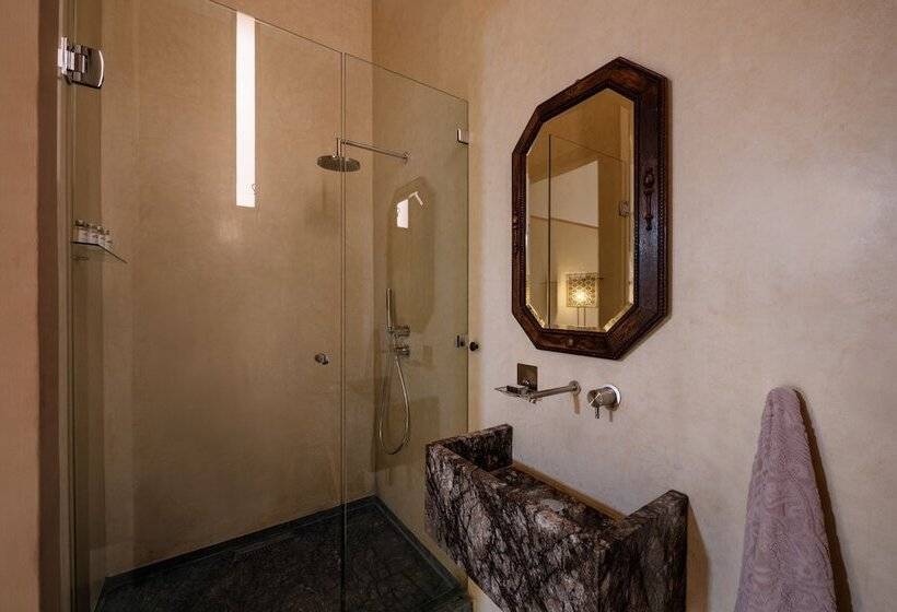 חדר קלאסי, 72 Riad